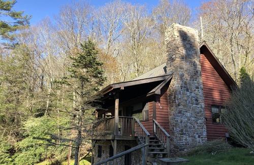 Blowing Rock Cabin | The Blowing Rock Cabin. It’s the Location! 4BR/2BA 5 mins to Main St Clean/Quiet