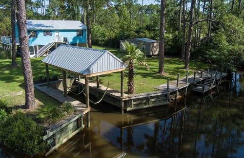 Theodore House | The Blue House~Private Waterfront~Boat Slip~Kayaks