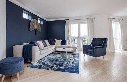 Redbridge Apartment | The Blueberry - Luxury Apartment by Damask Homes