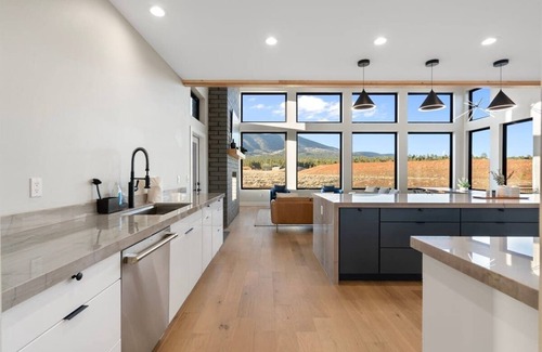 Fort Valley House | The Bluebird Flagstaff | Luxury| Sleeps 26| VIEWS