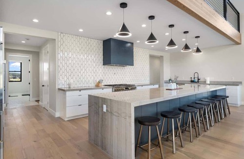 Fort Valley House | The Bluebird Flagstaff | Luxury| Sleeps 26| VIEWS