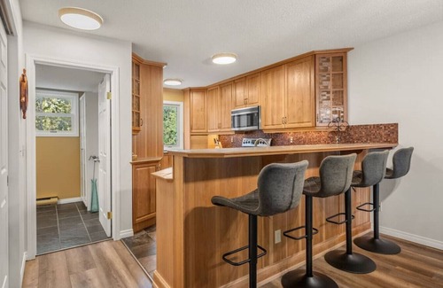 East Kootenay Apartment | The Bluenose | Indoor Pool & Hot Tub | Beach | Gym