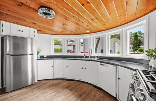 Pewaukee House | The Boat House on Pewaukee Lake| Location, Comfort, Experience
