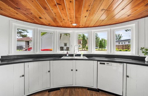 Pewaukee House | The Boat House on Pewaukee Lake| Location, Comfort, Experience