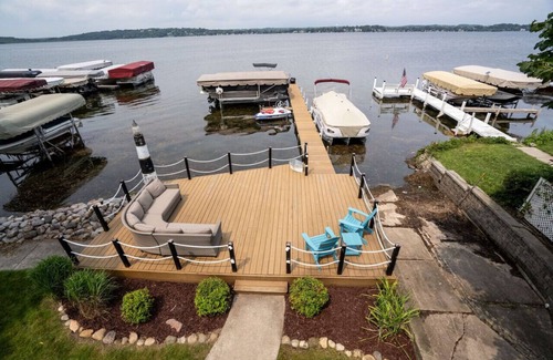 Pewaukee House | The Boat House on Pewaukee Lake| Location, Comfort, Experience