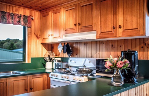 Coles Bay House | The Boathouse - Freycinet Holiday Houses
