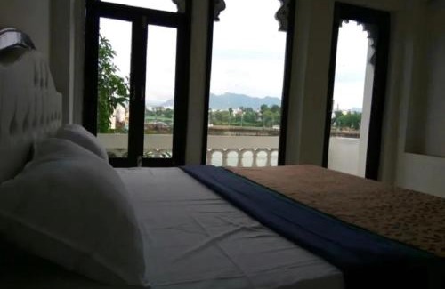 Lake Swaroop Sagar Bed & Breakfast | The Boho Royal Udaipur