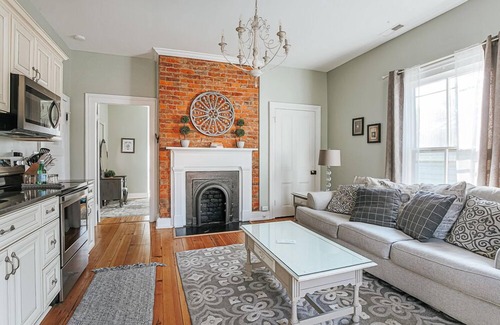 Staunton Apartment | The Bons Amis Suite