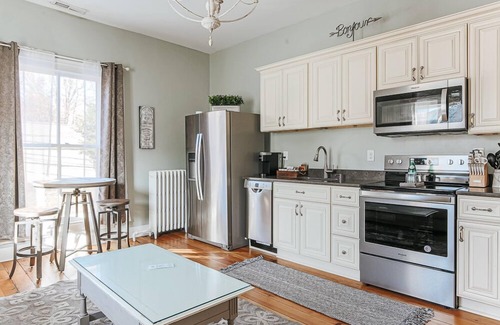 Staunton Apartment | The Bons Amis Suite
