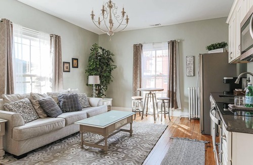 Staunton Apartment | The Bons Amis Suite