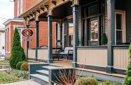 Staunton Apartment | The Bons Amis Suite