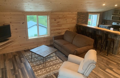 Hamilton Apartment | The Bourbon Barrel !NEW patio & firepit area!