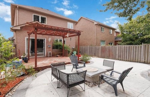 Brampton House | The Brampton Hideaway with Patio