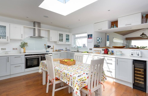 Porth House | The Breakers offers exceptionally flexible and spacious accommodation with five bedrooms and four ba