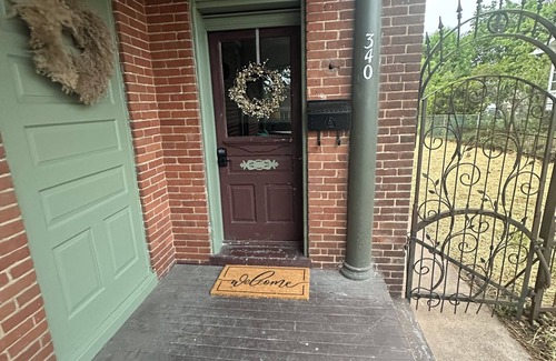 New Oxford House | The Brick house on Lincoln-Walk to Shops, 15 Min to Gettysburg