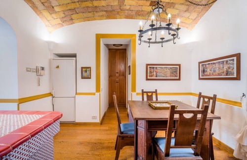 Quartiere XV Della Vittoria Apartment | The British Corner, Central Cozy Loft with Garden