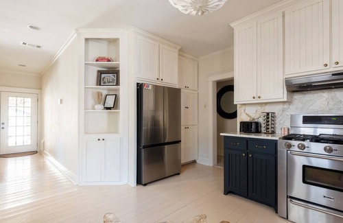 Mid City South House | The Bungaleaux - Charmer Very Close to LSU, ON St. Paddy's Day Parade Route!