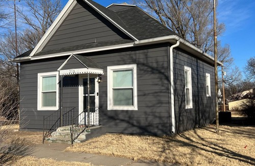 Claflin House | The Bungalow House; 2 Bed 1 bath; minutes from Cheyenne Bottoms! Pet Friendly.