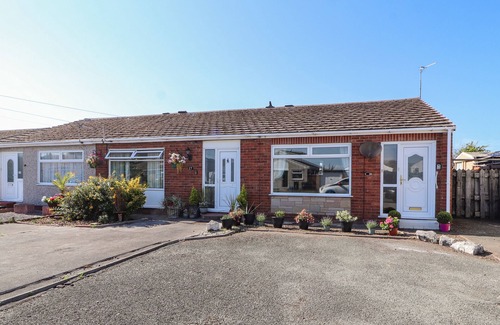 Towyn Cottage | THE BUNGALOW, pet friendly, character holiday cottage in Towyn