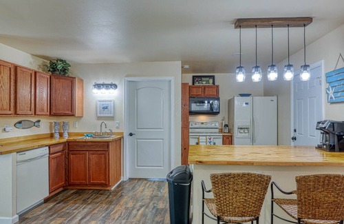 Aransas Pass Cottage | The Buoys! 2 cottages, yard games & firepit in a great location!