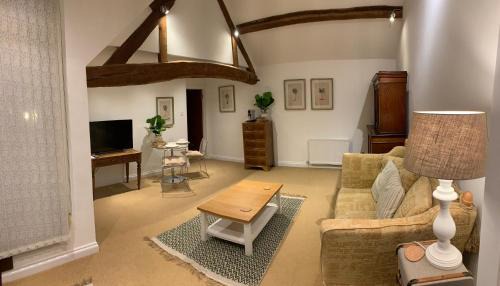 Frilford Bed & Breakfast | The Byre, at Cradle Barn offering a king suite