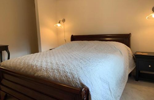 Frilford Bed & Breakfast | The Byre, at Cradle Barn offering a king suite