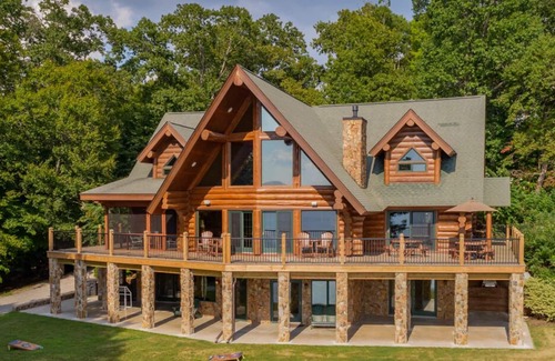 Bracey House | The Cabin at Lake Gaston
