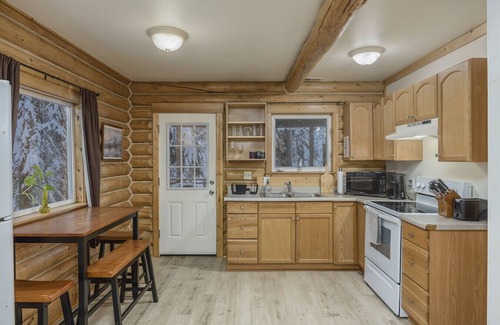 Fairbanks Apartment | The Cabin in the Woods 2 森林小屋 2
