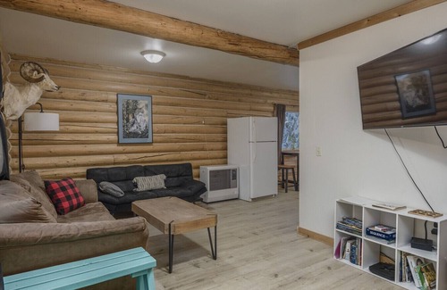 Fairbanks Apartment | The Cabin in the Woods 2 森林小屋 2