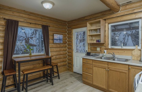 Fairbanks Apartment | The Cabin in the Woods 2 森林小屋 2
