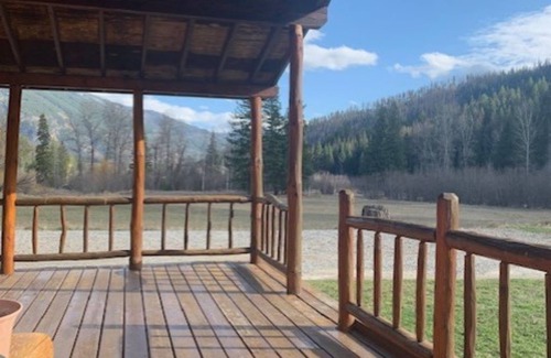 Troy House | THE CABIN on Lake Creek River