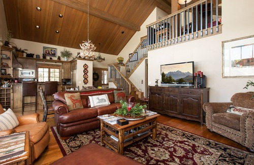 Jackson Hole House | The Cabins at Jackson Hole Golf and Tennis DOG FRIENDLY w fee.