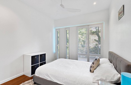 Yaroomba House | The Cali Beach House | 3 minutes walk to private beach!! 🌊