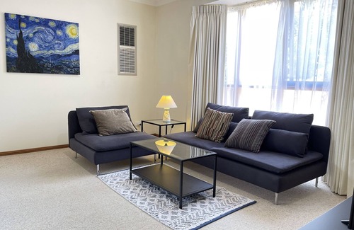 Glen Waverley House | The Calm Oasis in center of Glen Waverley with everything you need.