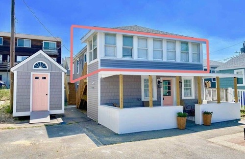 Salisbury Beach Apartment | The Cammie Cabana | Pet Friendly | Steps to Beach