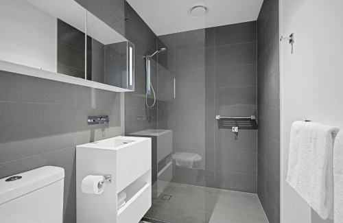 Melbourne Central Business District Apartment | The Canvas Apartment Hotel