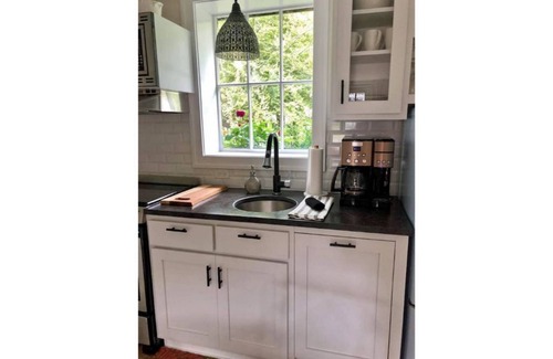 Abingdon House | The Carriage House "The Entire Place