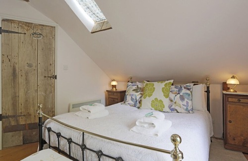 Badingham House | The Carter's Loft - One Bedroom House, Sleeps 2