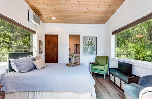 Weatherford Cabin | The Casa Estiva- A Restful Getaway in the Forest in Weatherford, TX