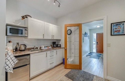Banff Apartment | The Cedar - Downtown, walking distance to all the shops and restaurants!