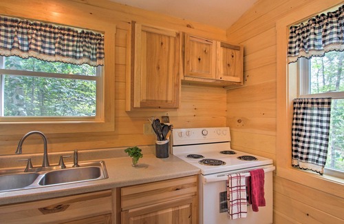 Raymond Cabin | 'The Cedars' Cabin w/Beach Access on Panther Pond