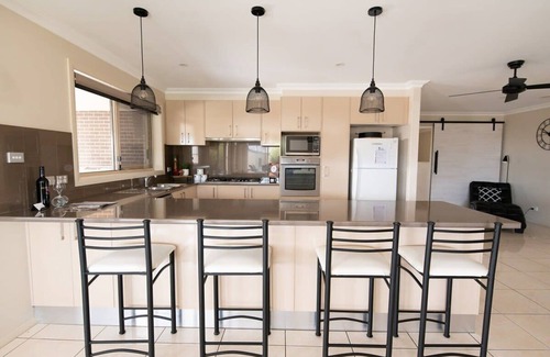 Calare House | The Centennial | Entertains 8, Close to Wineries
