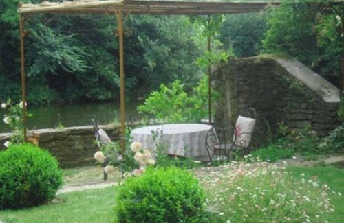 Mareuil-Sur-Lay-Dissais House | The charm at the water's'edge