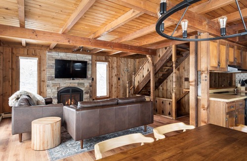 Bellaire Ski Chalet | The Chalet Getaway*Hot Tub*Shanty Creek Resort*Summit Golf Course