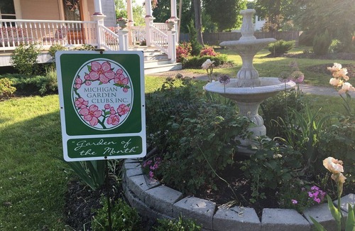 Manistee Bed & Breakfast | The Chandelier Bed & Breakfast "Rose Room"