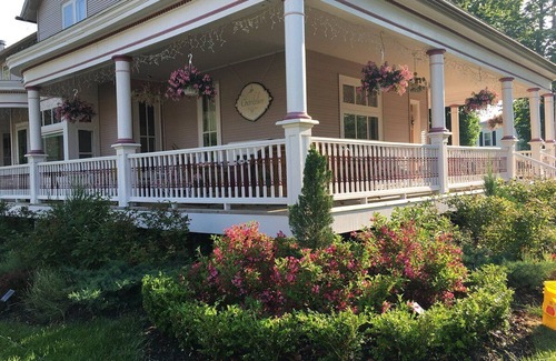 Manistee Bed & Breakfast | The Chandelier Bed & Breakfast "Maritime Room"