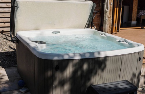 Carlisle Cottage | THE CHARD, romantic, with hot tub in Longtown