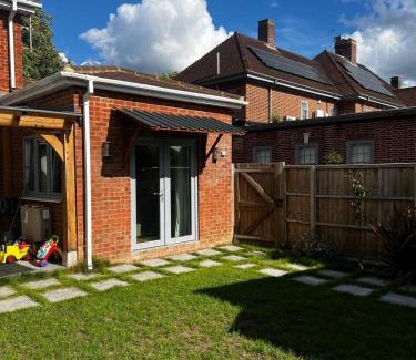 Caversham Apartment | The Cherry Hill Studio - Kitchenette, bathroom, parking and lovely garden