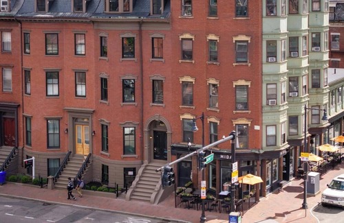 South End Apartment | The Chester: Vintage Elegance, Modern Comfort