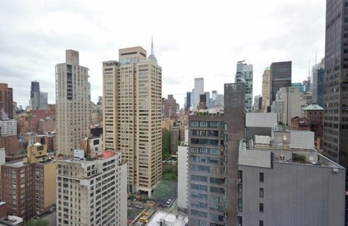 Tudor City Apartment | The Chic II Vibe 8654
